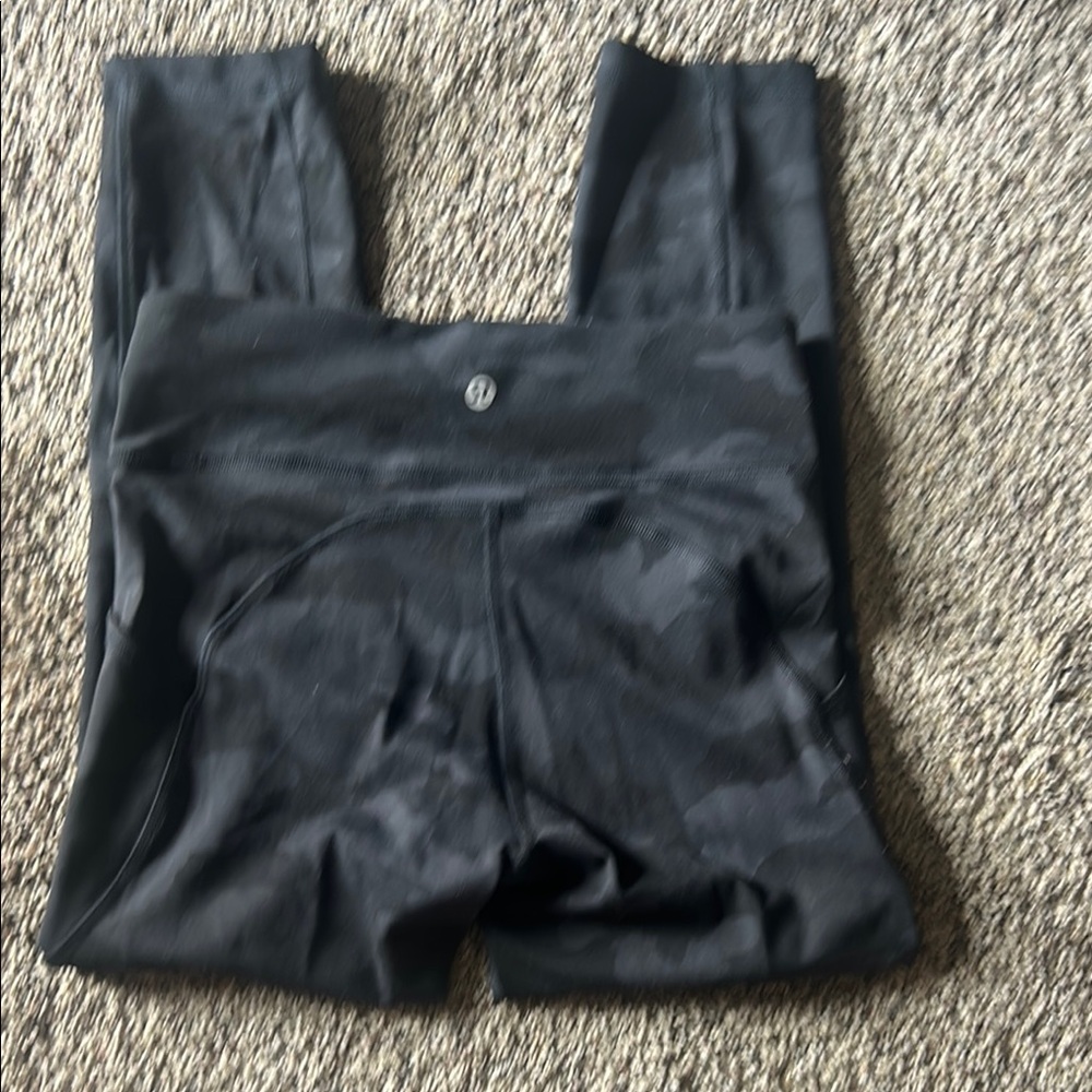 Lululemon Athletica Charcoal Camo Leggings Size 6